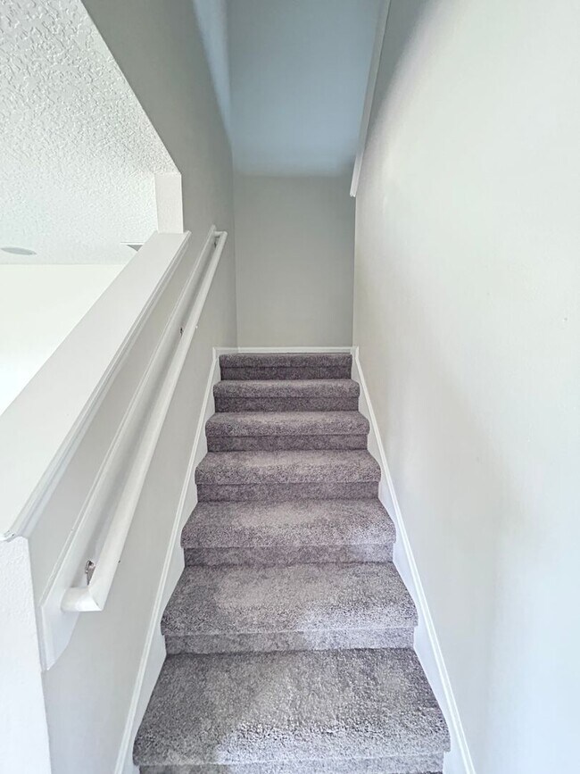 Building Photo - Beautiful 5 Bed 3 Bath in the desired Bannon Lakes Communiity