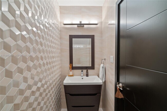 Building Photo - 519 Alhambra Cir