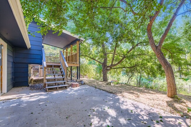 Building Photo - Recently Remodeled 4BD, 3BA Louisville Home