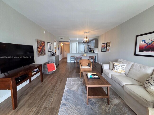 Building Photo - 9410 Poinciana Pl