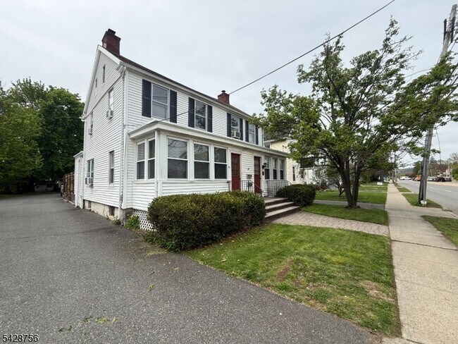 Building Photo - 23 E Hanover Ave
