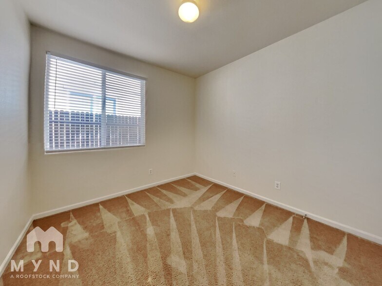 Building Photo - 10114 Upshaw Way