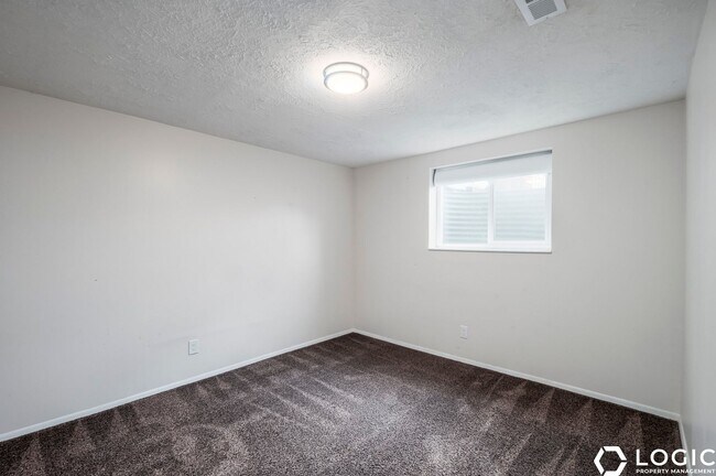 Building Photo - 12055 Cinnamon Ridge Rd