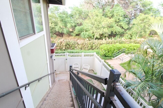 Building Photo - 62 Kihalani St