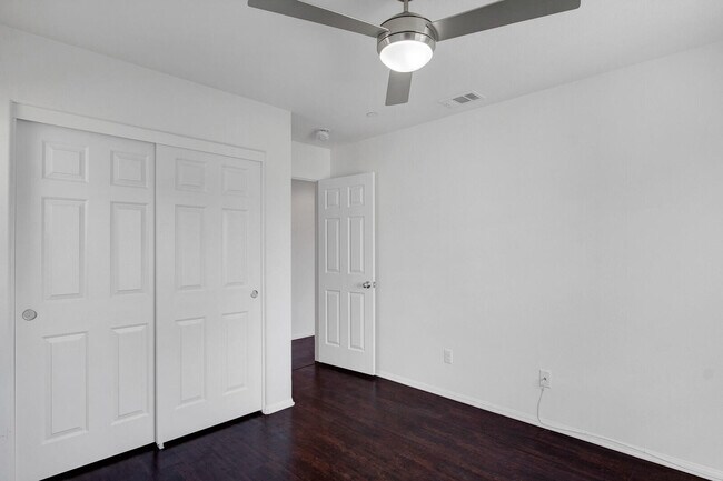 Building Photo - 607 Calle Vibrante