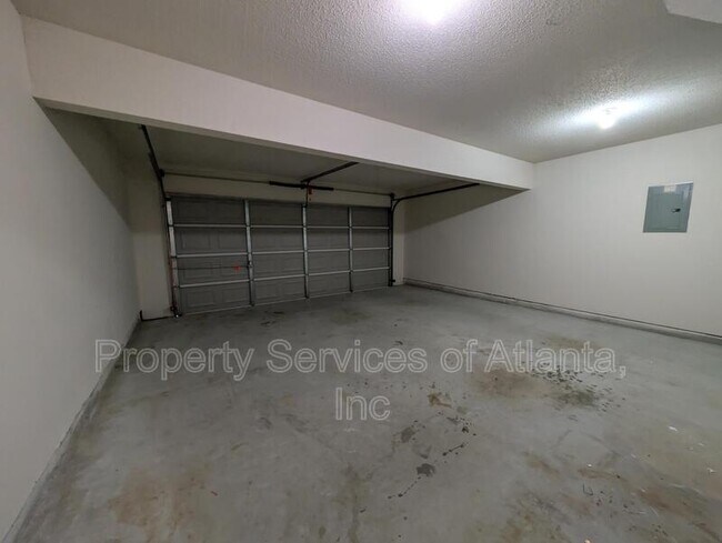 Building Photo - 2047 Mulberry Ln