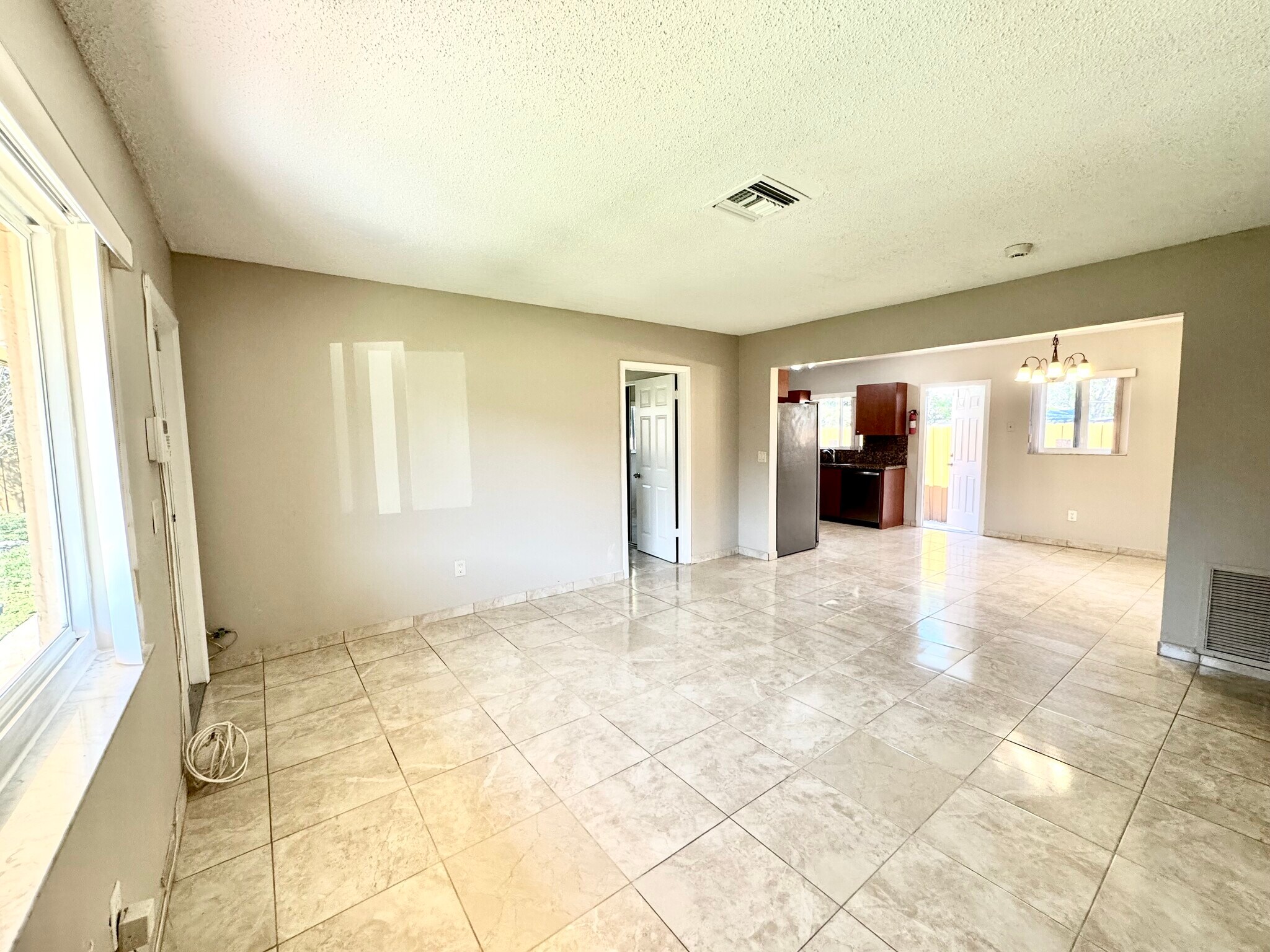 Building Photo - 6133 Buchanan St