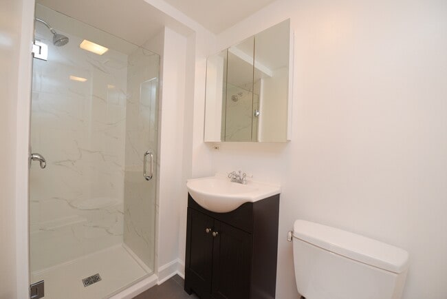 Building Photo - 1007 N La Salle Dr