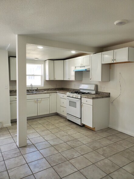 Building Photo - 502 S 1st St