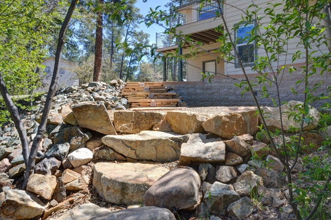 Building Photo - Beautiful home in the Mountain Club!