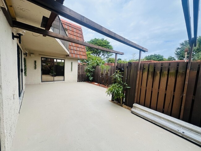 Building Photo - 8559 Boca Rio Dr