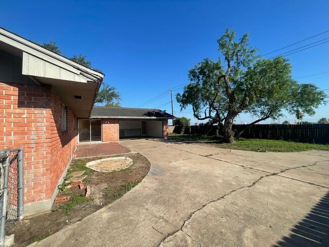 Building Photo - Spacious Northwest Single-Family Home for Rent