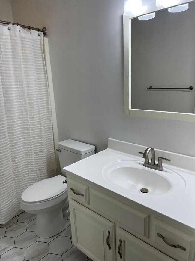Building Photo - Galloway District RENTAL!  3-Bed, 2-Bath, 2-Car Garage