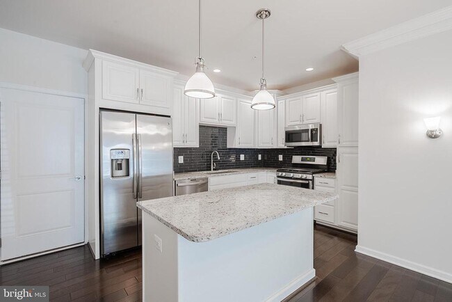 Building Photo - 23654 Hopewell Manor Terrace