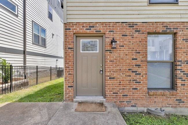 Building Photo - 3319A Felicia St