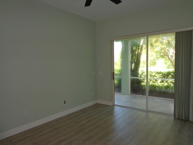 Building Photo - 890 Lake Wellington Dr