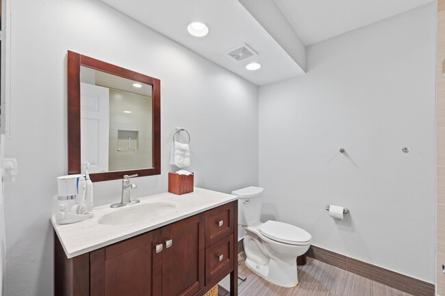 Building Photo - 5550 Coach House Cir