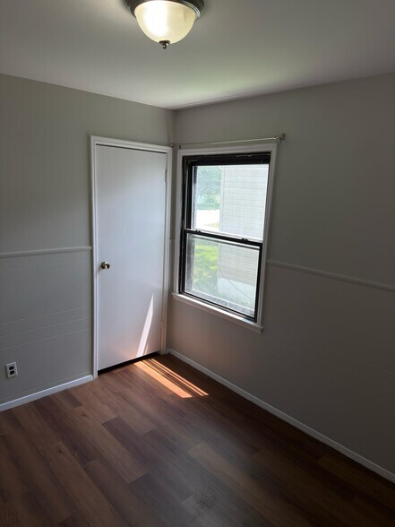 Building Photo - 10359 Renfrew Dr