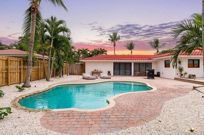 Building Photo - 5250 NE 15th Ave