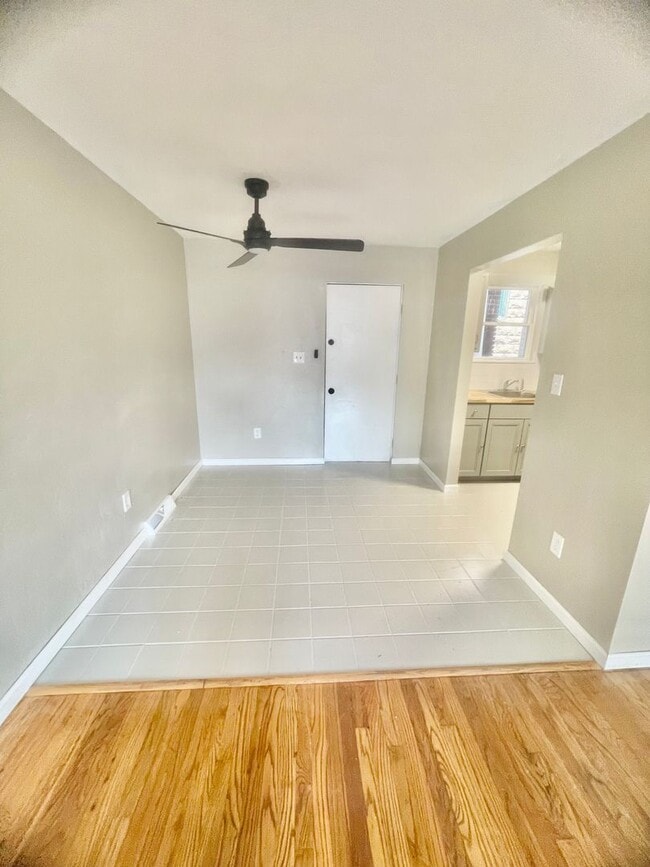 Building Photo - UPDATED 2 Bed 2 Bath-Pittsburgh Pa