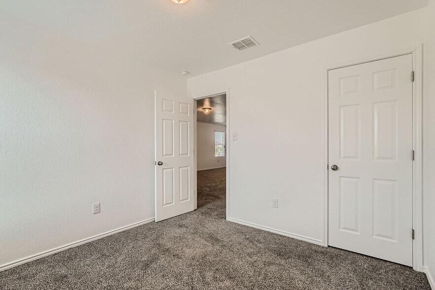 Building Photo - 15111 Pandion Dr