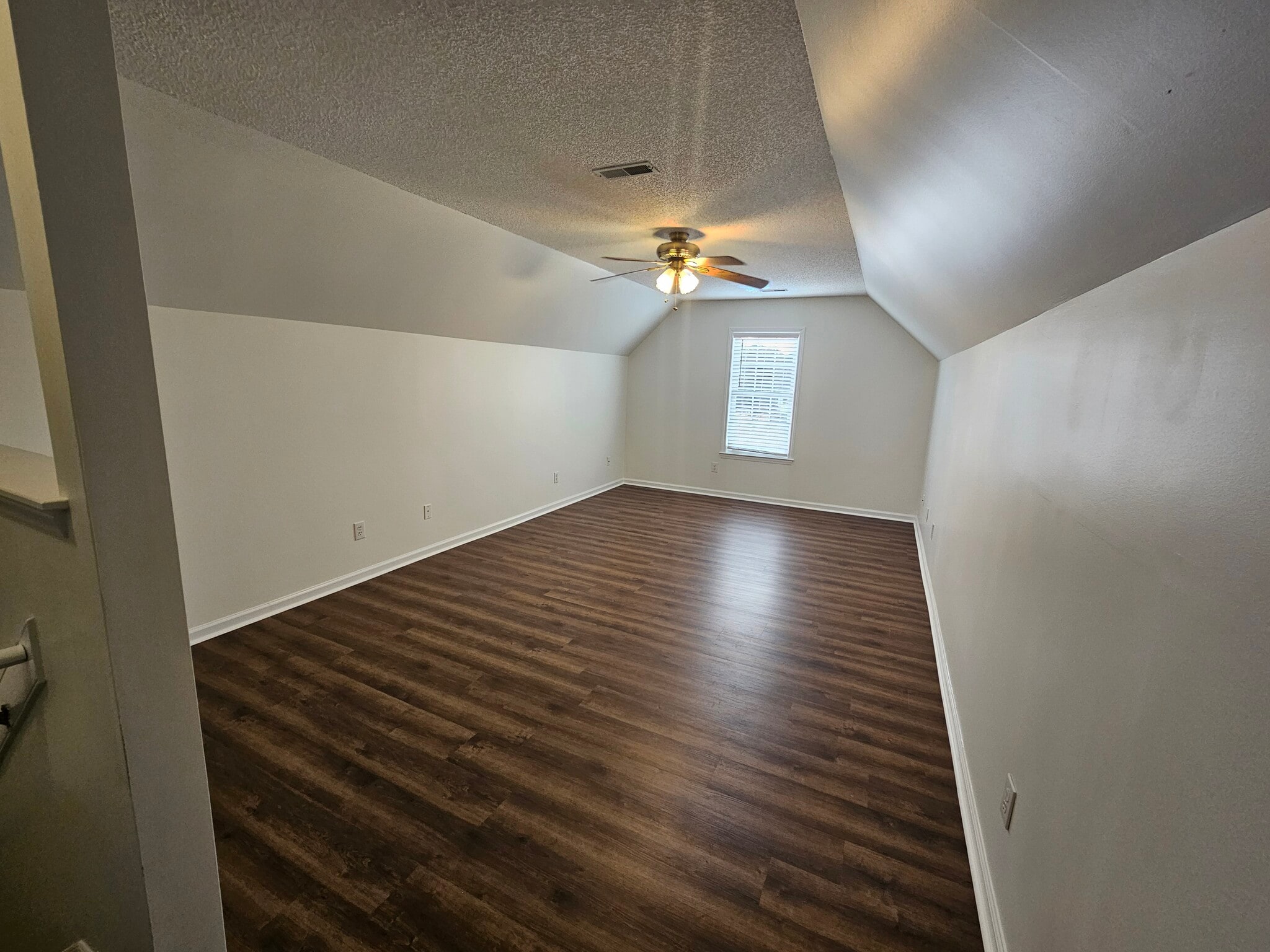 Building Photo - 1503 Flushing Dr