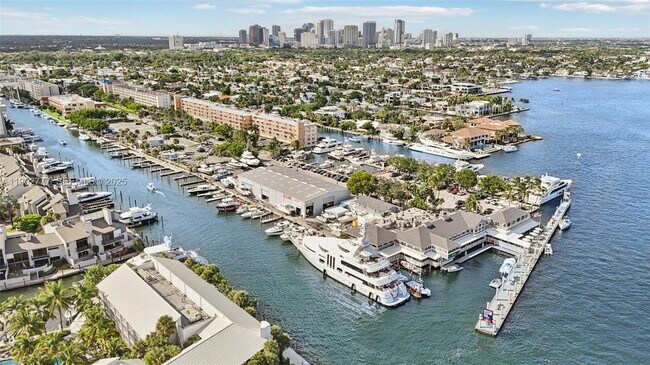 Building Photo - 1050 SE 15th St