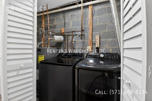 Building Photo - 208 Hibiscus Ct