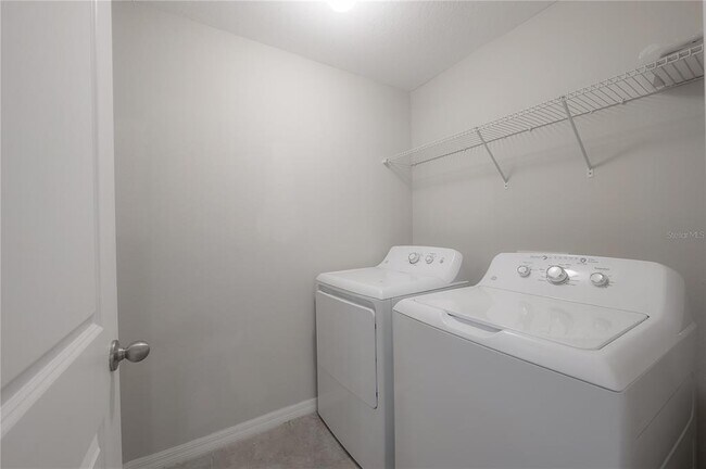 Building Photo - 10687 Lake Montauk Dr