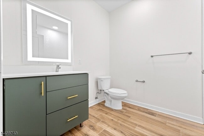 Building Photo - 321 E 3rd St