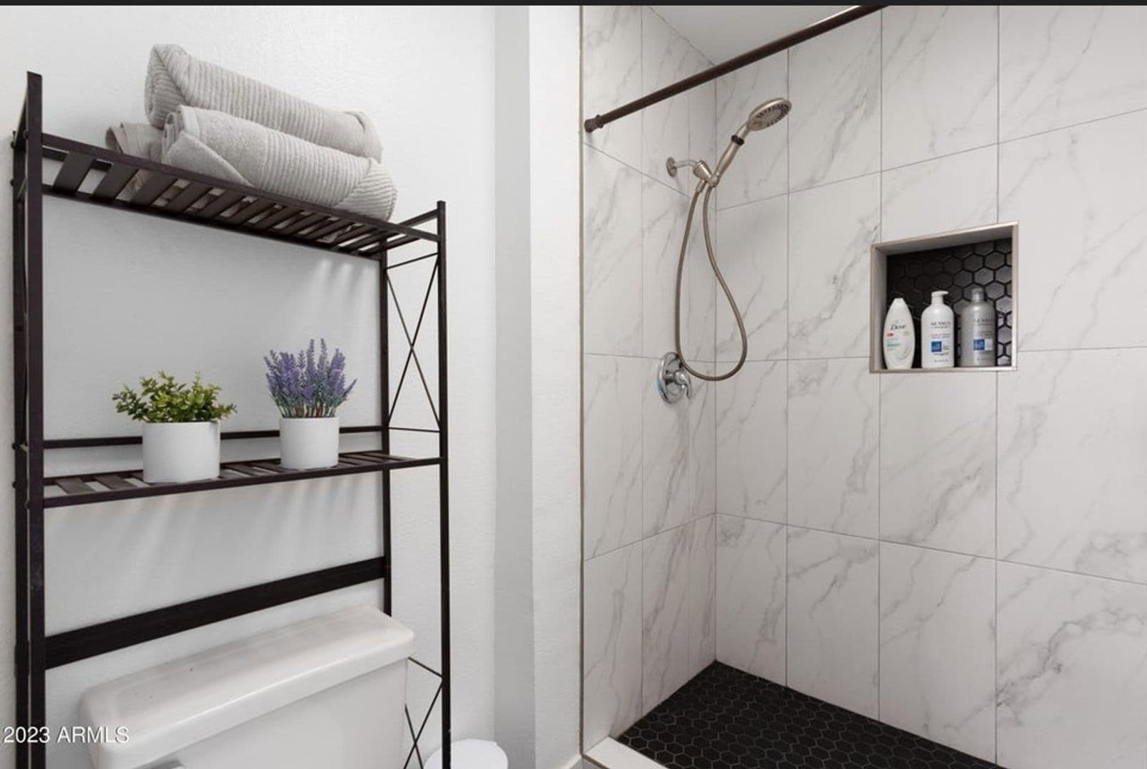 Building Photo - 2516 E 5th Pl