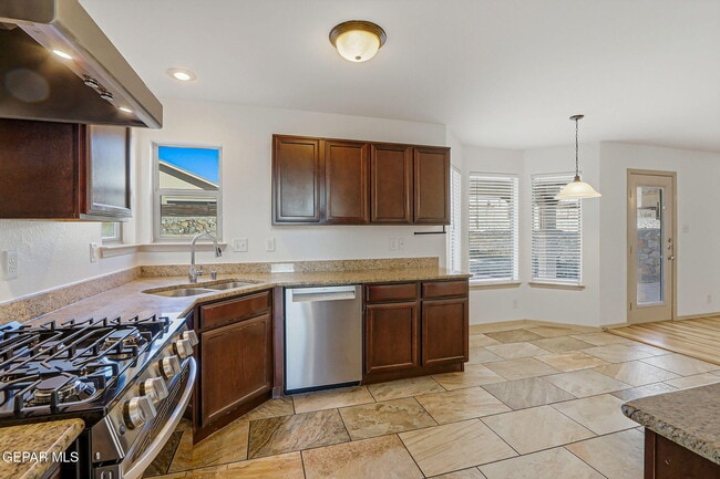 Building Photo - 6524 Latimer Place