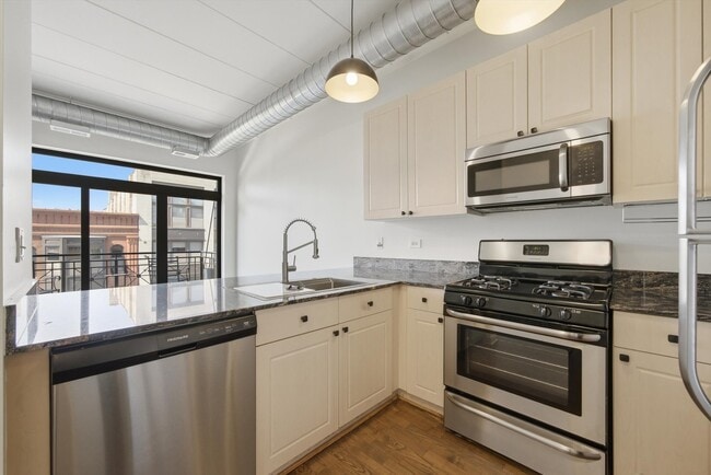 Building Photo - 1155 W Madison St