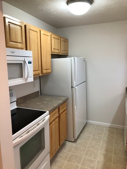 Building Photo - 1010 Carom Cir