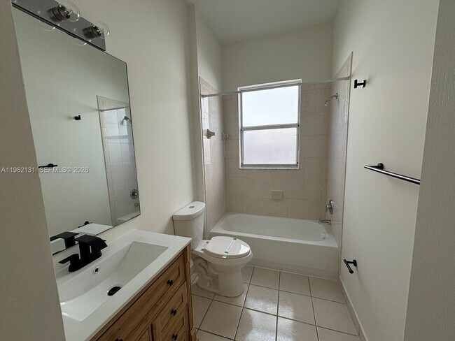 Building Photo - 3964 NE 11th Dr