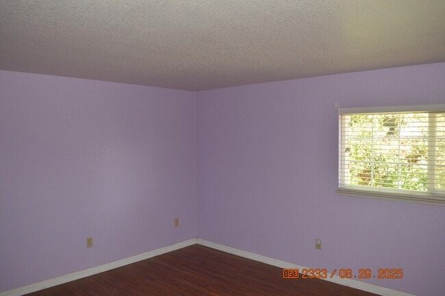 Building Photo - 1125 W Tuolumne Rd