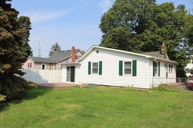 Building Photo - Available Now! Swartz Creek Schools!