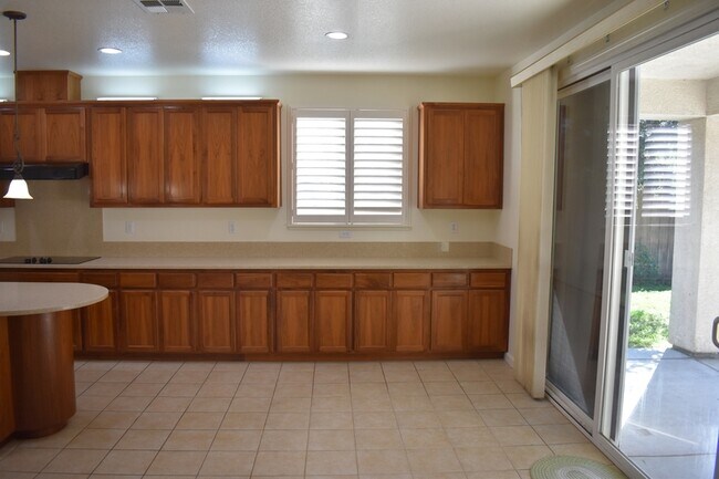 Building Photo - 2261 Pillsbury Rd