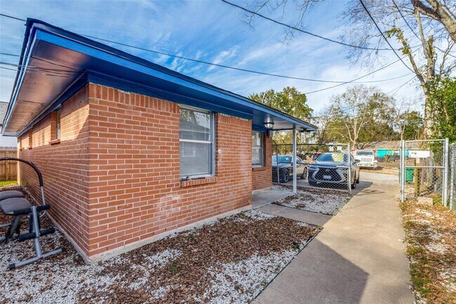 Primary Photo - 4812 Cruse Rd
