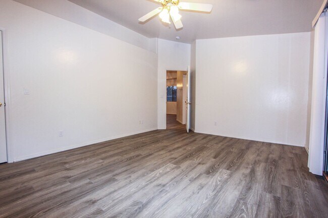 Building Photo - 4531 N Spring Dr