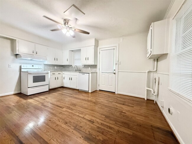 Building Photo - 824 S Anderson St