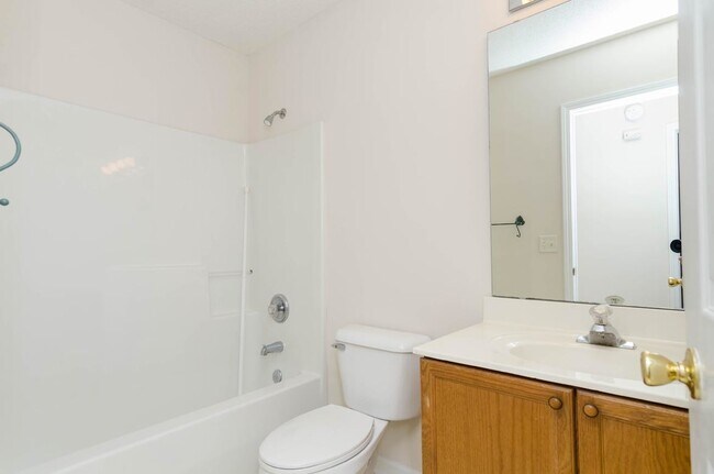 Building Photo - 7511 Old Oak Rd