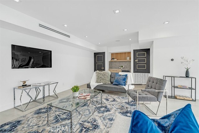 Building Photo - 430 W Kenneth Rd