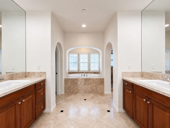 Building Photo - Luxury Living in Irvine's Prestigious Turtle Ridge