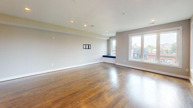 Building Photo - Stunning Three Bedroom Penthouse Condo W/Three Private Outdoor Spaces & Parking Included!