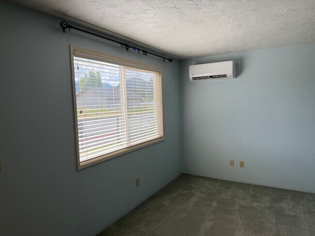 Building Photo - Updated two-bedroom one bathroom duplex in Thurston!