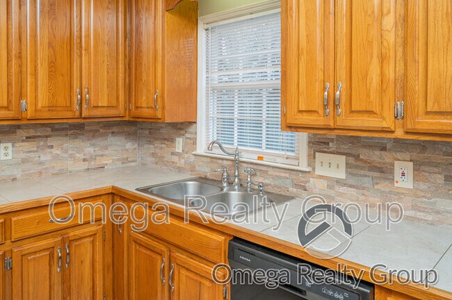 Building Photo - 6928 Cherry Creek Dr