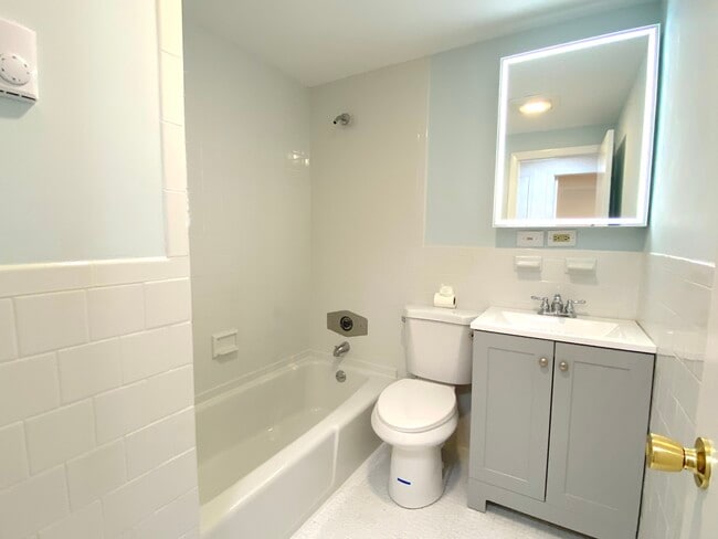 Building Photo - 197 W Wyoming Ave