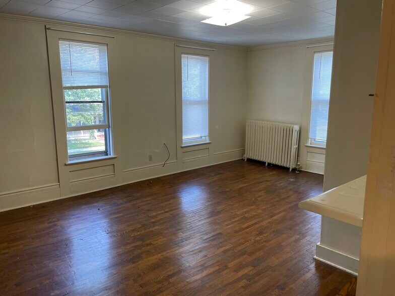 Master Bedroom - 230 South Ave