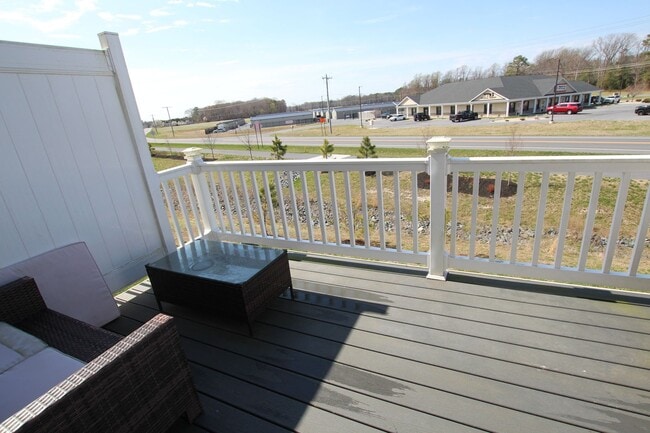Building Photo - Plantation Lakes a golf community with numerous amenities for residents to enjoy.